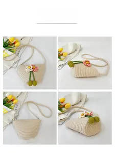 Mehrwinkel-Ansicht der handgefertigten Baumwolltasche mit 3D-Blumen und rundem Boden