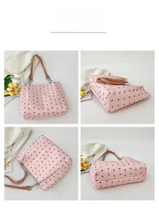 Vues détaillées du sac cabas rose matelassé avec nœuds noirs et anses en cuir marron