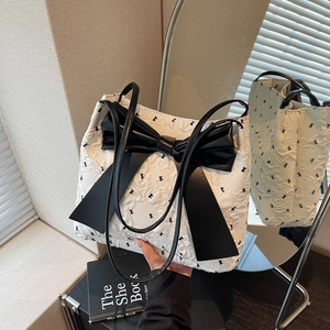 Sac à Bandoulière Doux pour Femmes Avec Grand Nœud Tissu Jacquard Gaufré Chic Mode Navette Sac Seau Main