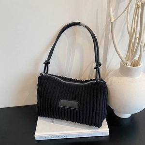 Grand sac cabas noir en velours côtelé pour femme avec texture rayée et bandoulière