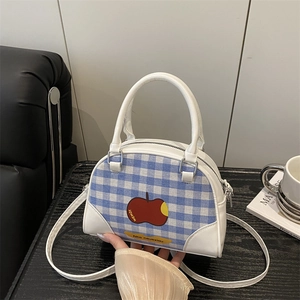 Graziosa borsa a mano a quadretti blu con motivo a mela e tracolla lunga regolabile