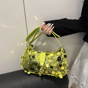 Sac bandoulière demi-lune vert fluo avec des sequins brillants et fermeture éclair