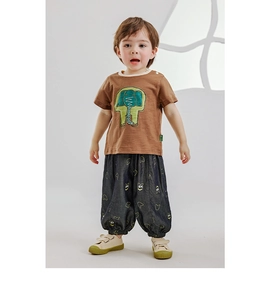 Set van bruin kinder-T-shirt met olifant en grijze harembroek met kattenprint