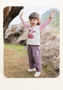Close-up of girls' cotton long-sleeve T-shirt with cute pink rabbit cartoon print
