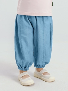 Lichtblauwe joggingbroek voor jongens met elastische manchetten voor zomerse activiteiten