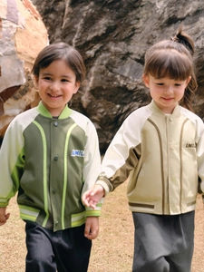 Giacca da baseball per bambini con maniche a contrasto e logo Amila per primavera