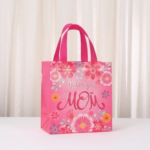 Waterproof non-woven Mother's Day gift bag with floral print and We Love You Mom text