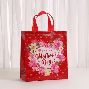 Sac cadeau fête des mères imperméable en non-tissé avec couronne de cœur et anses