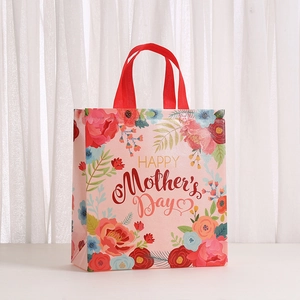 Sac fourre-tout rose pour la fête des mères avec motif floral et anses rouges