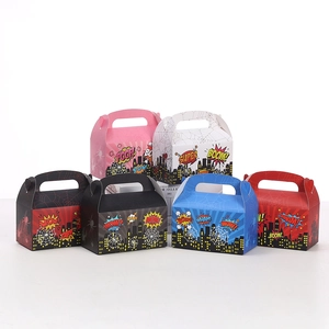 Cupcake-Boxen im Comic-Pop-Art-Stil in fünf Farben mit auffälligen Stadtgrafiken