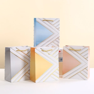 Modern Geometric Gold Foiling Paper Gift Bags White Cardboard Shopping Handbags For Wedding Birthday Party Favors Elegant Packaging