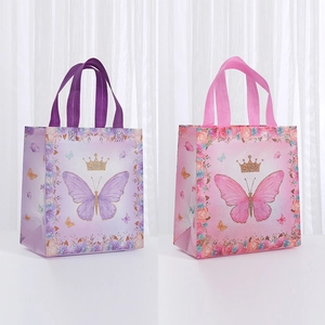 Sacchetti regalo in TNT rosa e viola con motivi a farfalla e corona e manici robusti
