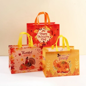 Waterproof non-woven Thanksgiving gift bags with turkey and pumpkin harvest patterns