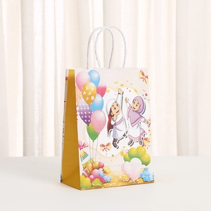 Sac cadeau en papier kraft avec imprimé dessin animé lune et bords dorés