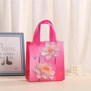 Bolsa de regalo floral impermeable de tela no tejida rosa para compras del Día de la Madre