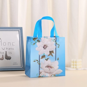 Bolsa de regalo floral impermeable de tela no tejida con asas azules para el día de la madre