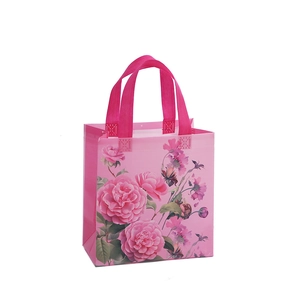 Bolsa de regalo rosa de tela no tejida con diseño floral y asas reforzadas
