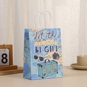 Sac cadeau carte du monde bleue avec texte Let the Adventure Begin et poignées blanches