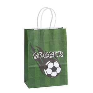 Grüne gestreifte Fußball-Geschenktüte mit Fußball-Flammen-Motiv und weißen Kordelgriffen