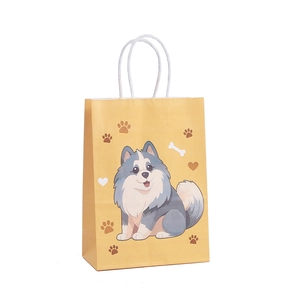 Bolsa de regalo de papel amarillo con lindo dibujo de perro y asas de cuerda blanca