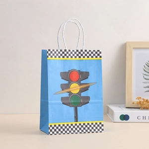 Sac cadeau en papier kraft bleu avec imprimé feu tricolore et anses blanches