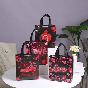 Valentine's Day Non-Woven Gift Bag Heart Truck Gnome Pattern Waterproof Tote For Party Favor Wedding Gift Packaging