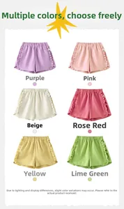 Détail de shorts en coton colorés avec taille élastique et bords à volants doux