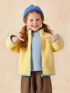 Giacca in pile gialla da bambina con bordo blu e ricamo a coniglio per inverno