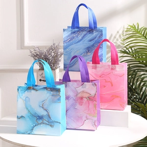 Waterproof marble pattern non-woven gift bags in assorted pastel colors for shopping
