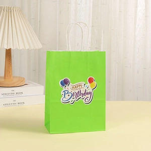 Sacchetto regalo in carta kraft verde con palloncini Happy Birthday e manici bianchi
