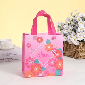 Pink non-woven Mother's Day gift bag with floral patterns and Mom lettering