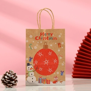 Sacchetto regalo di Natale in carta kraft marrone con scritte e decorazioni rosse