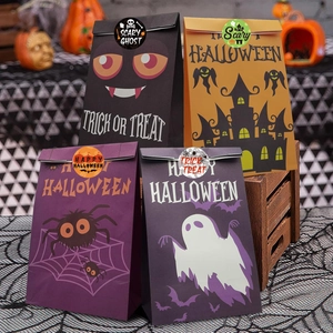 Halloween Geschenktüten Set mit Aufklebern, Motive wie Fledermäuse und Geister für Süßes