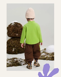 Completo invernale bimbo con maglia in pile verde avocado e pantaloni caldi marroni