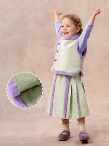 Conjunto de invierno tradicional para niñas con ribete de piel sintética y chaleco jacquard