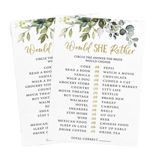 Détail des cartes de jeu pour future mariée avec motif eucalyptus élégant et lettrage doré