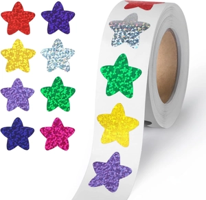 Macro-opname van kleurrijke glitter lasersterstickers op rol voor briefpapier decoratie