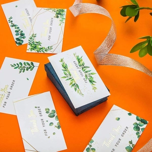 Elegante Dankeskarten mit Eukalyptus-Motiv und Goldfolien-Schrift auf orangem Hintergrund