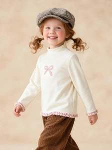 Winter Langarm-Oberteil für Mädchen in Creme mit rosa Schleifenstickerei und Rüschensaum