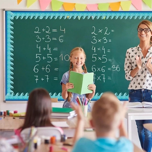 Blaue Ozeanwellen-Bordüre für Klassenzimmer und Schultafeln als Dekoration