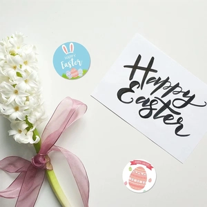 Pegatinas coloridas de Happy Easter con huevos y conejos para regalos y decoración