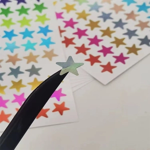 Autocollants d'étoiles laser colorées pour enfants avec pince pour l'échelle