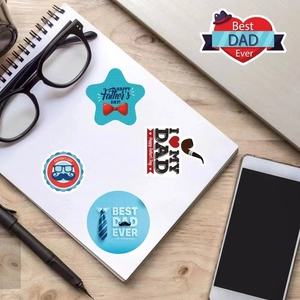 Set de stickers Fête des Pères avec motifs cravate et barbe sur carnet blanc avec accessoires