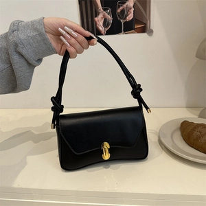 Minimalistische schwarze Schultertasche mit Vintage-Drehverschluss aus Gold für Damen