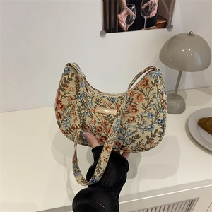 Chic linen jacquard floral shoulder bag with vintage pattern and gold metal hardware