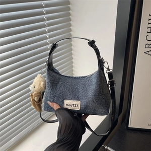 Sac à Épaule en Denim Vintage pour Femmes Sac Bandoulière Décontracté Avec Pendentif Ours en Peluche Rétro Style de Rue Sac à Main