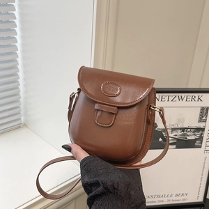 Borsa a Tracolla a Sella in Pelle PU Retrò per Donna Mini Borsa a Spalla Con Ciondolo a Fragola Borsa alla Moda Autunnale