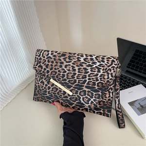Borsetta da Sera a Busta Leopardata in Pelle PU con Decorazione in Metallo Oro e Cinturino da Polso per Banchetto Donna