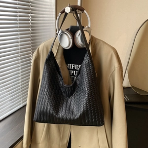 Women's High Sense Woven PU Leather Shoulder Bag Large Capacity Hobo Bag Urban Minimalist Weaving Commuter Tote Bag Retro Handbag