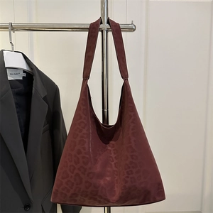 Vintage large capacity leopard print tote bag in dark red for casual shoulder carry